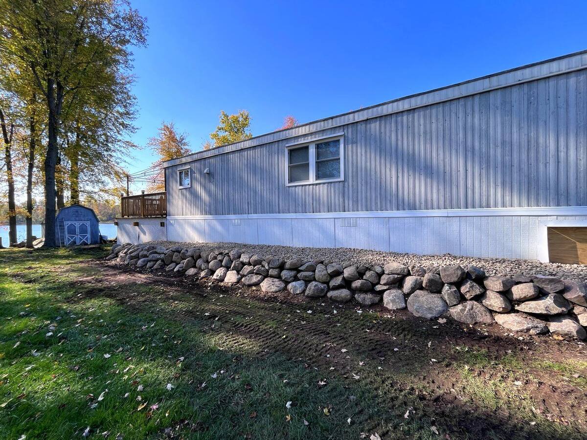 Stone retaining wall